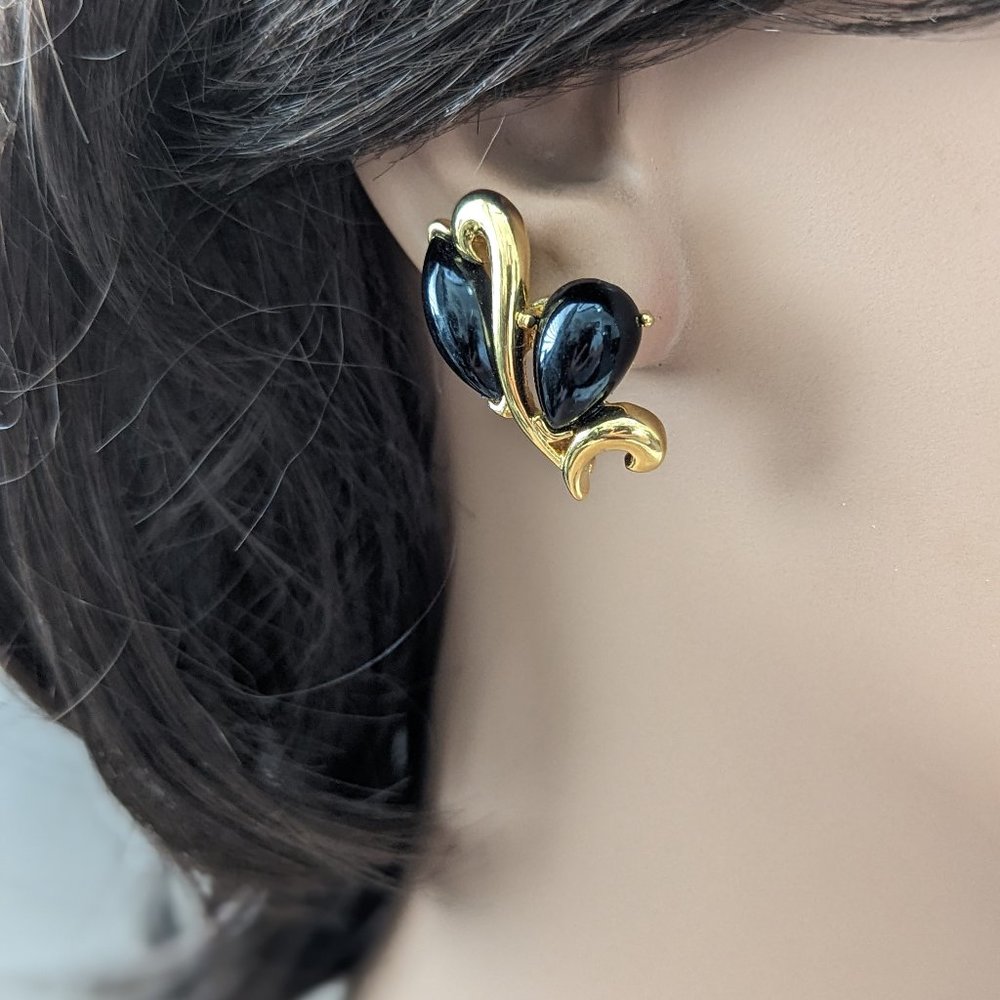RARE lucite Jet Black And Gold Plate Trifari Pierced Post Earrings Vintage 1970s